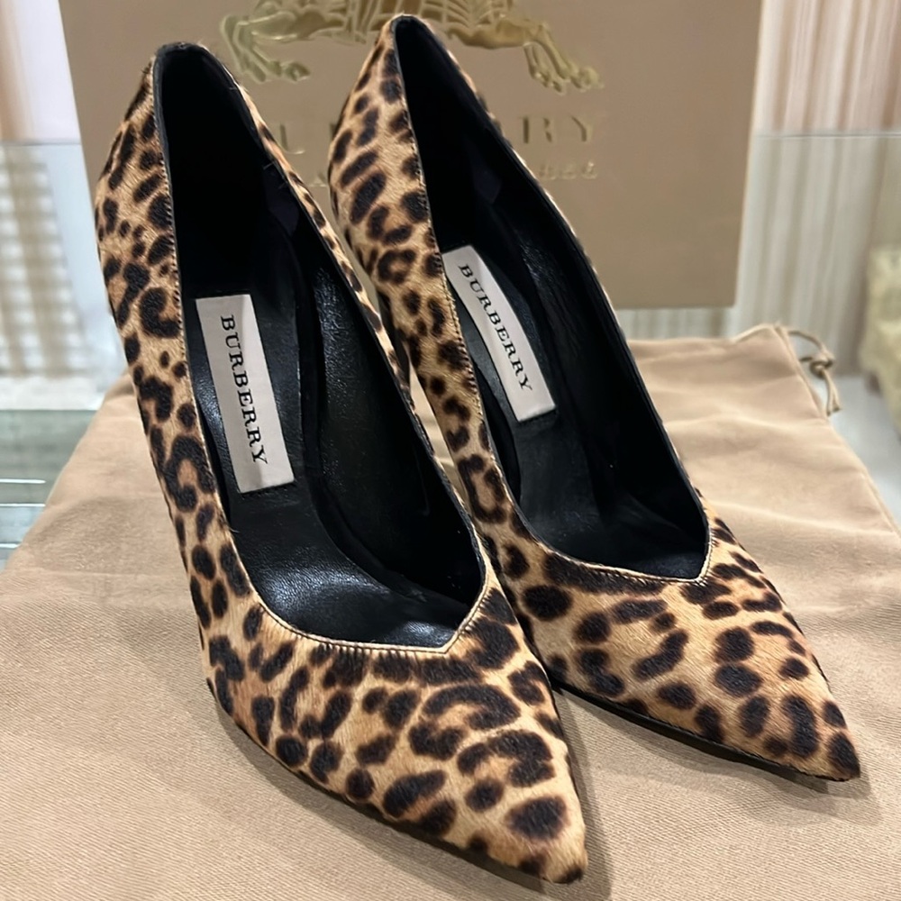 🔥🔥🔥Authentic Burberry Modern Equestrian Barbara Heels